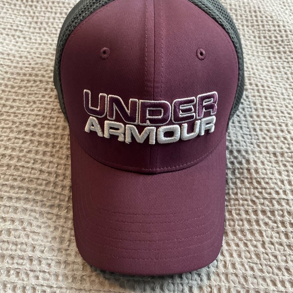 Under Armour hat - Picture 1 of 3